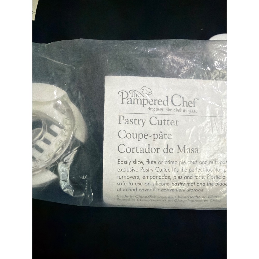 New Pampered Chef Pastry Cutter 1684 White Black Slice Flute Crimp Tool‎ New